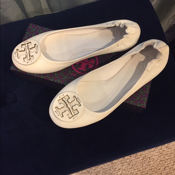Beautiful winter white Tory burch flats