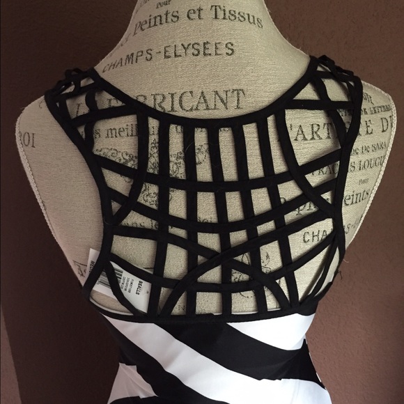 💥SOLD💥💕3X HP💕Abstract striped dress - Picture 2 of 4