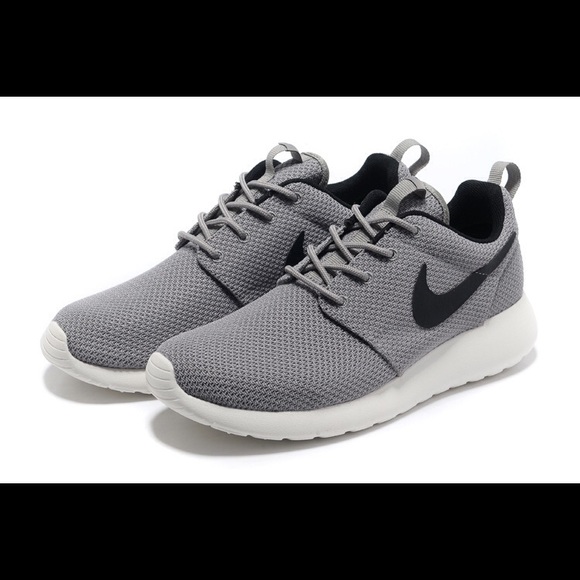 Nike Shoes - DISCOUNTED PRICE!!!! brand new nike roshes