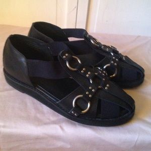 UNIF bondage flats