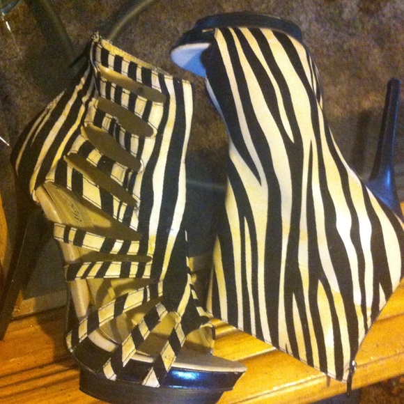 Heels Zibra and tan SEXY - Picture 2 of 2