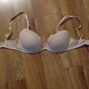 Adorable nude bra with lace and bow details