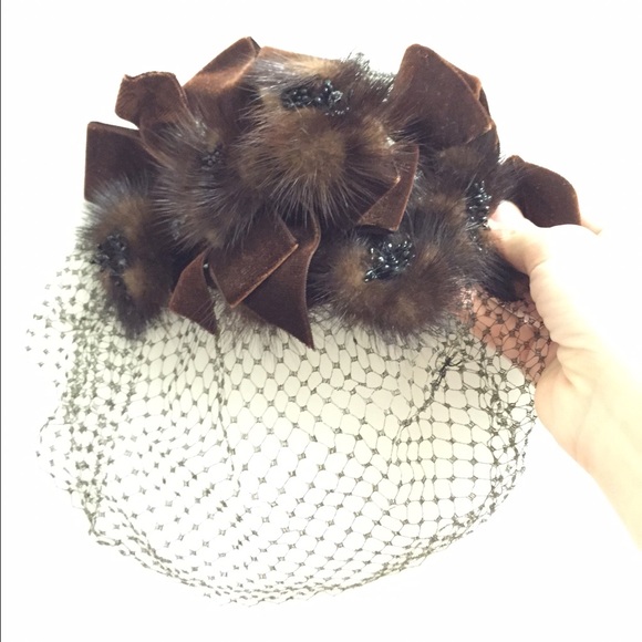 Vintage Accessories - Vintage fur and velvet headpiece with veil net