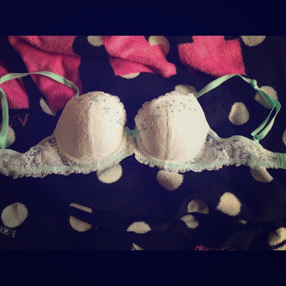 Victoria's Secret bra Demi lined 32C