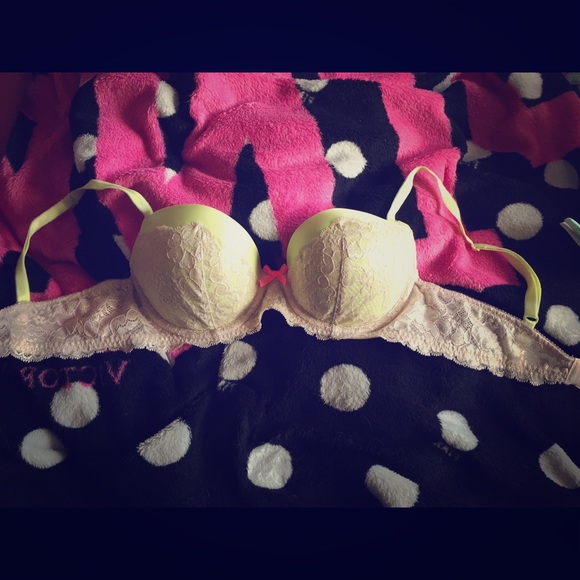 Victoria's Secret Demi lined bra 34C