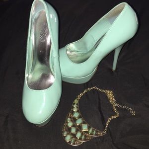 Bundle heels n necklace