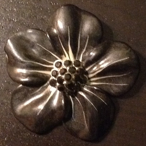 Black flower pin