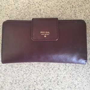Burgundy Fossil Wallet.!!!