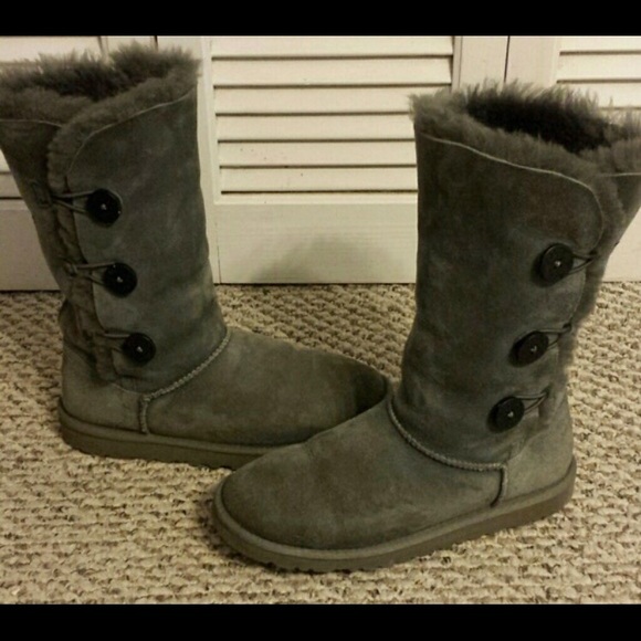 Ugg Baily Button Grey Boots sz 6 but fits like 7