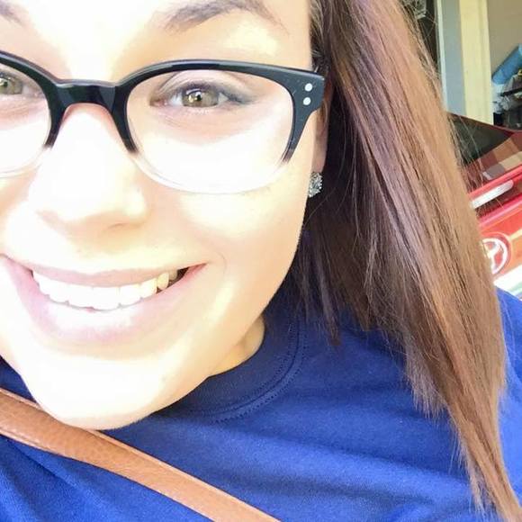 Meet your Posher, Hillary - Picture 1 of 1