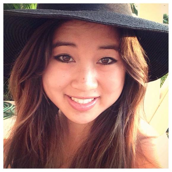 Meet your Posher, Claire - Picture 1 of 1