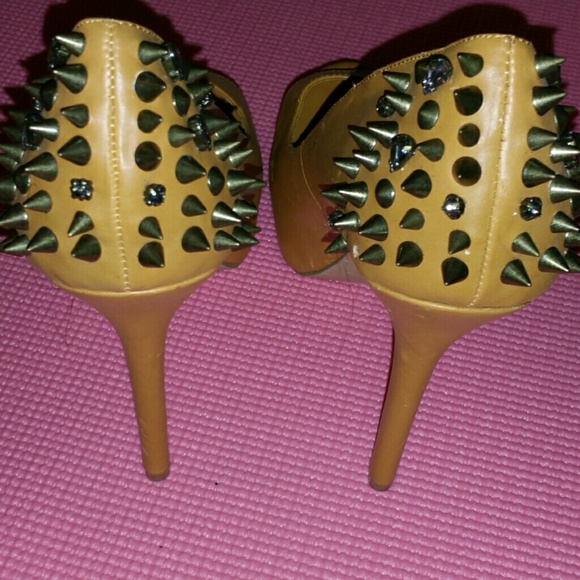 Shoes - Picture 2 of 4