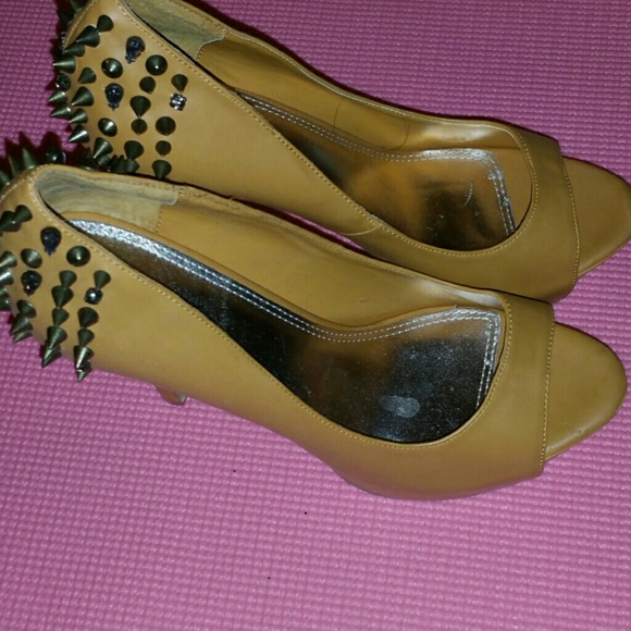Shoes - Picture 4 of 4