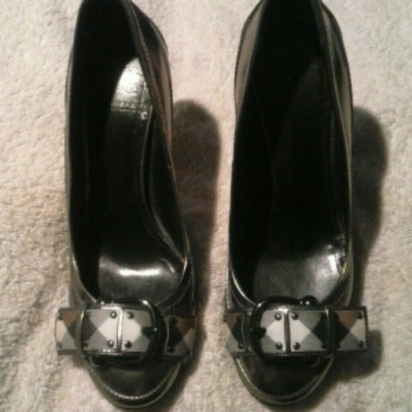 ✴ SOLD Burberry heels SOLD✴ - Picture 1 of 4
