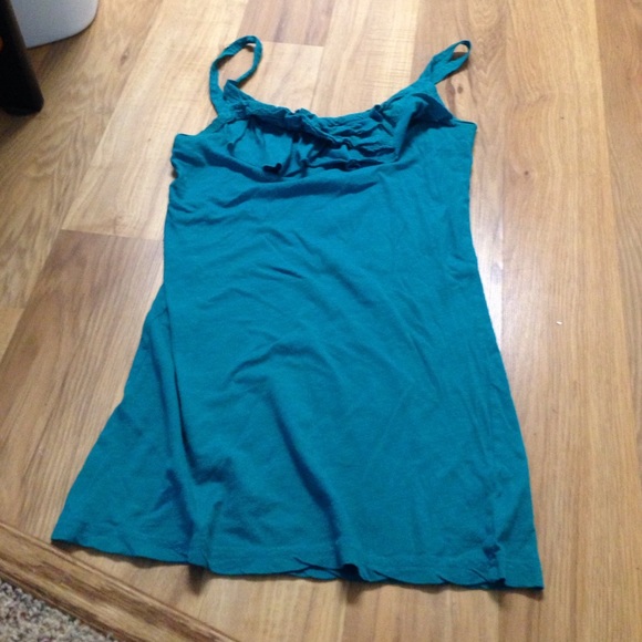 Cute tank with front detail - Picture 1 of 2