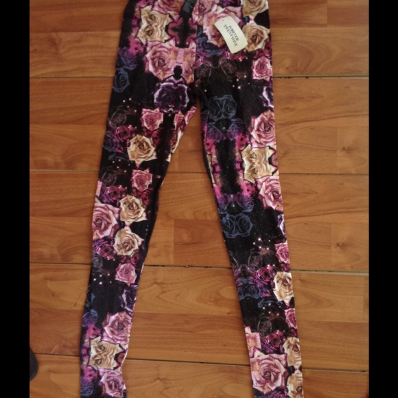 Forever 21 Pants - Forever 21 floral leggings NWT.