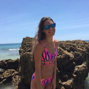 Meet your Posher, Mariela