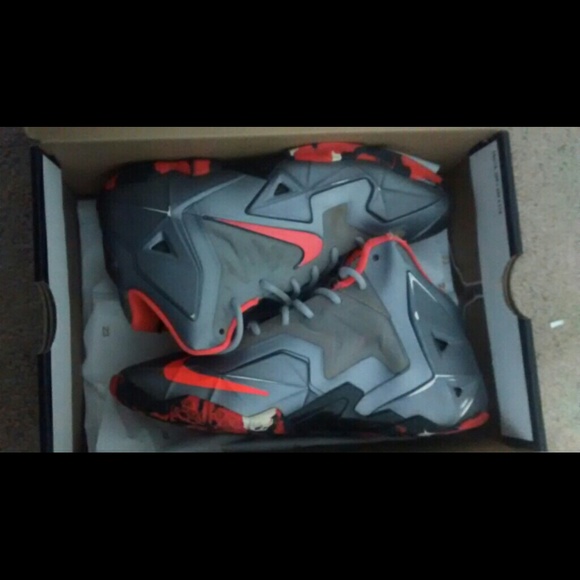 Lebron 11 wolf greys