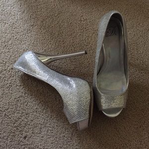 Silver pumps