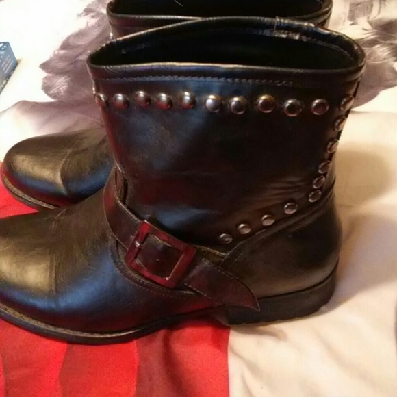 Boots - Picture 2 of 3