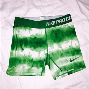 Green ombré Nike pro spandex.