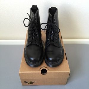 Dr. Martens 1460 Mono