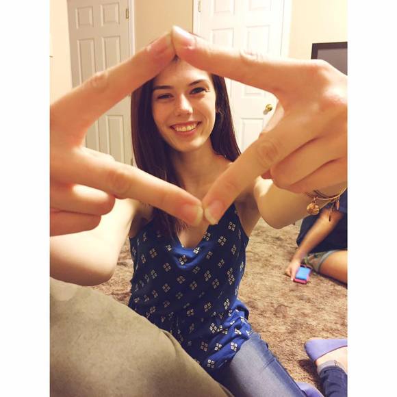Meet your Posher, Sara - Picture 1 of 1