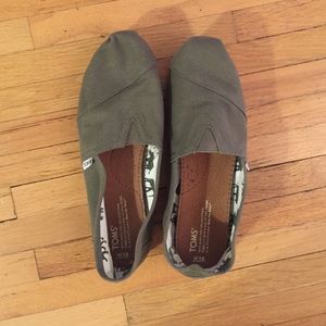 Olive green Toms, size 10