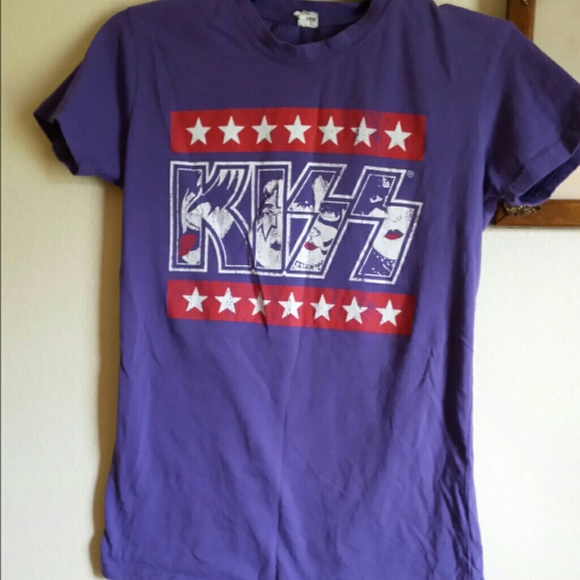 Kiss Tee - Picture 2 of 2