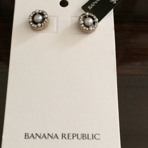 Banana Republic Jewelry - Beautiful earring