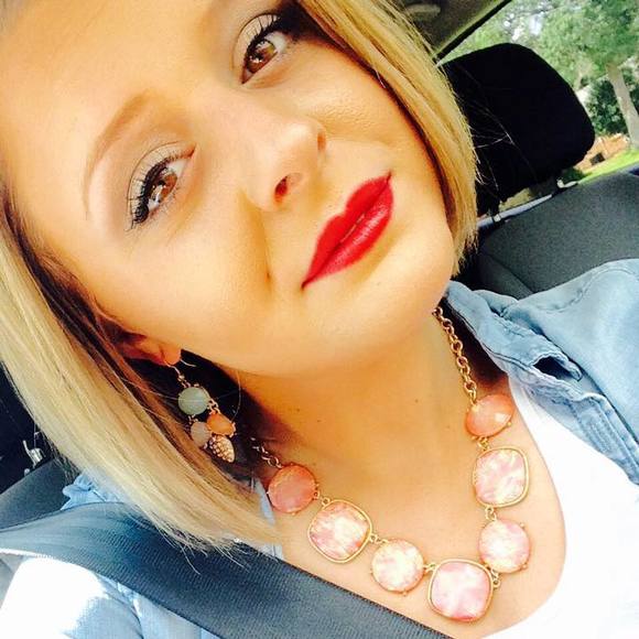 Meet your Posher, Adrienne