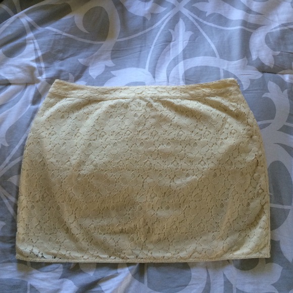 GAP White Lace Skirt 🙌💜 w/ Side Zipper