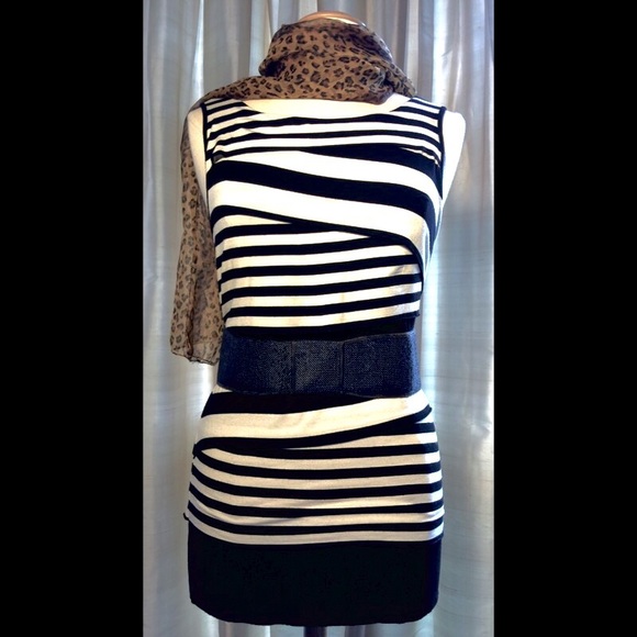 Classic B&W VINCE CAMUTO Striped Top