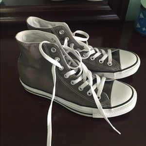 Converses, women's grey high tops
