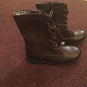 Combat boots