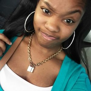 Meet your Posher, Charmeka