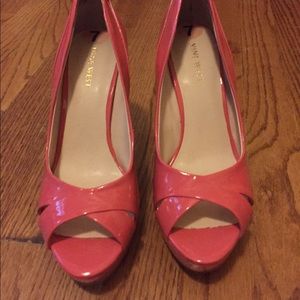 Never worn coral Nine West heels!  Size 7!