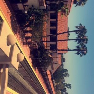 Meet your Posher, Claudia