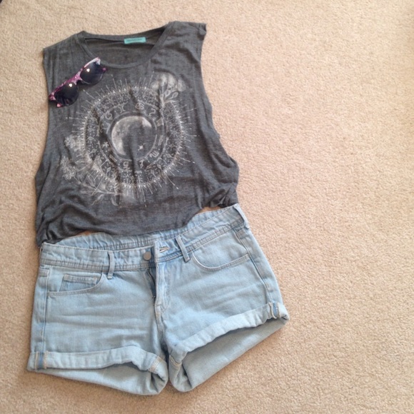 Skinny low waist light wash shorts