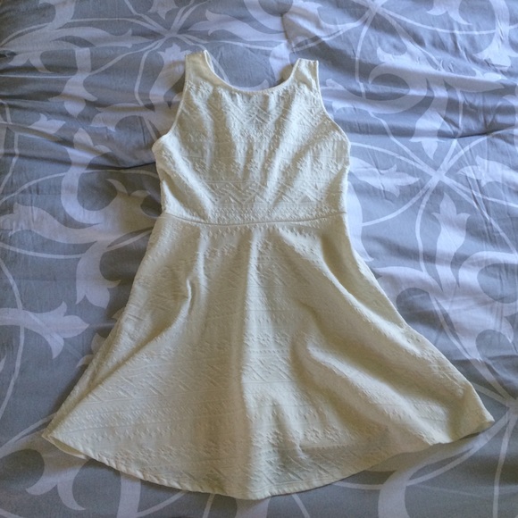 Flowy White/Cream Aztec Print Dress! 👌😍