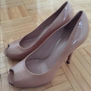 Stuart Weitzman nude peep toe pumps