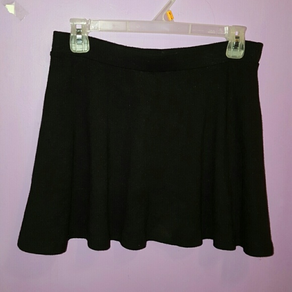 Forever 21 Dresses & Skirts - Black Skater Skirt