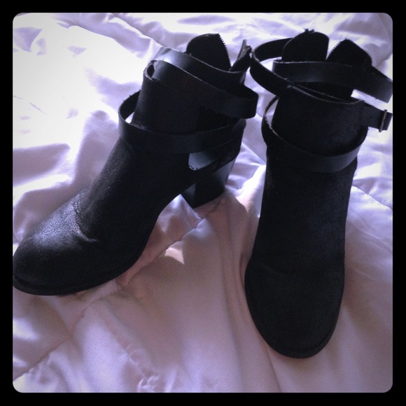 🎉🎊SALE🎉🎈MUST GO🎈🎊 URBAN OUTFITTERS BOOTS