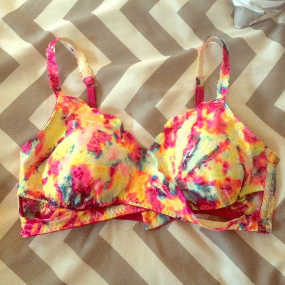 Adorable padded bralette from vs pink!