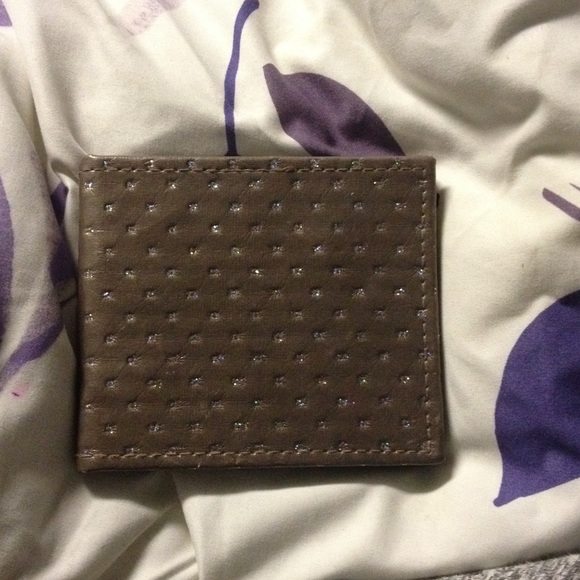 Makeup - Picture 2 of 2