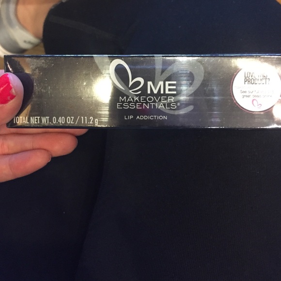 Makeover essentials - Picture 2 of 2