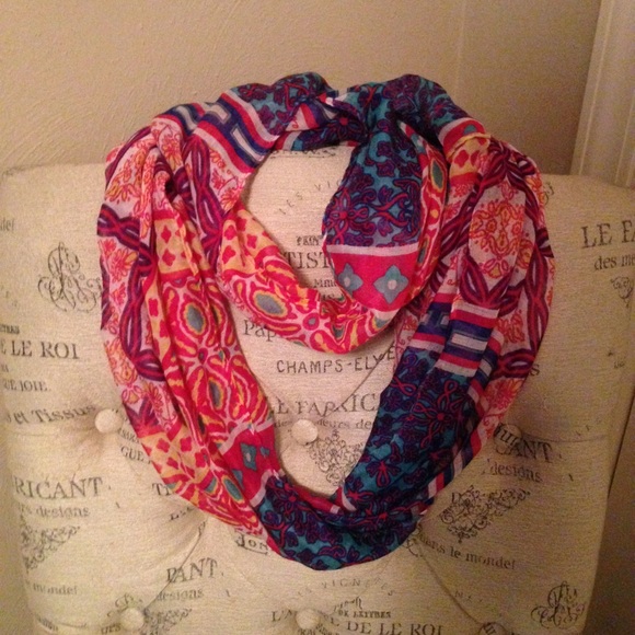 Infinity Scarf - Picture 1 of 2