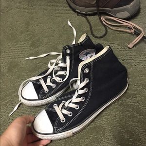 BLACK converse hightops 7.5WOMENS