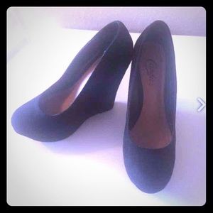 Black suede wedges size 8