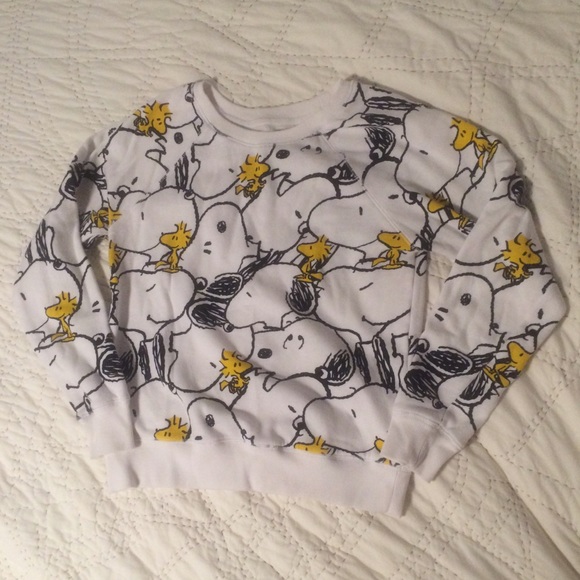 white and yellow snoopy graphic sweatshirt